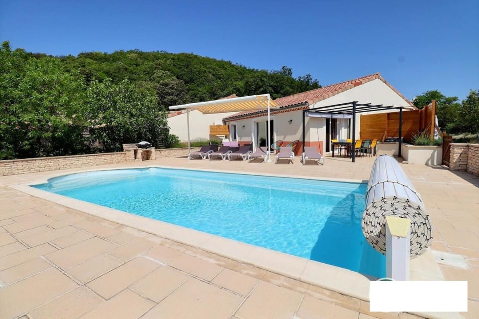 Gîte myosotis Piscine Privée 4 Chambres House in Balazuc