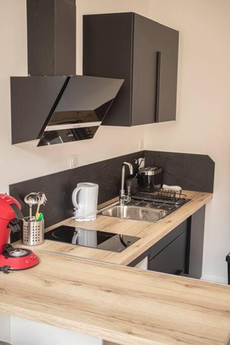 Kitchen or kitchenette, pet friendly, stove