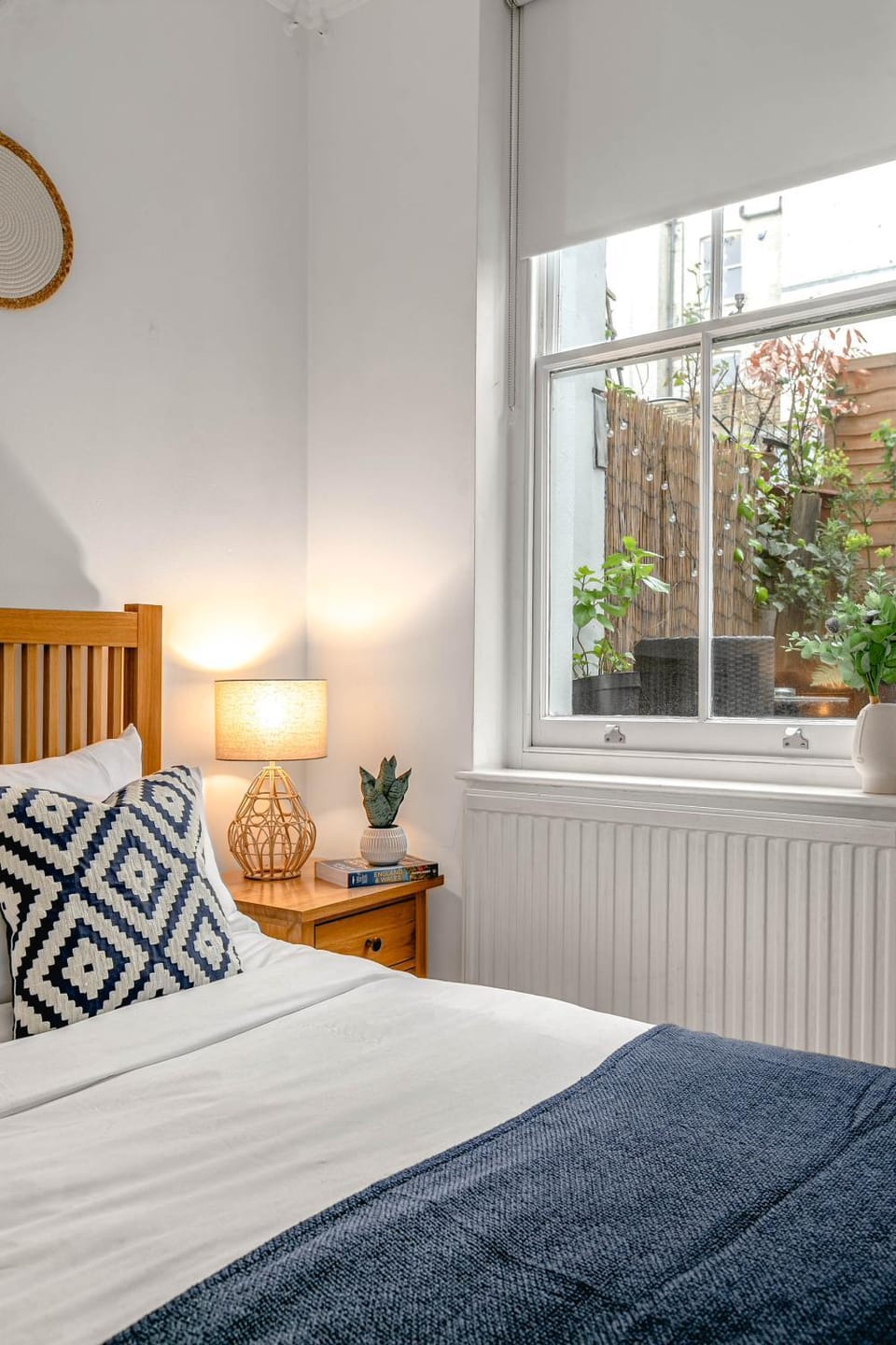 Property building, Bed, Bedroom