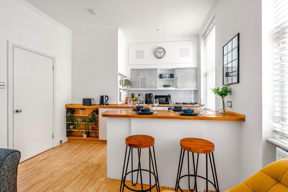 Coffee/tea facilities, Kitchen or kitchenette, Dining area, minibar, pet friendly, stove, toaster