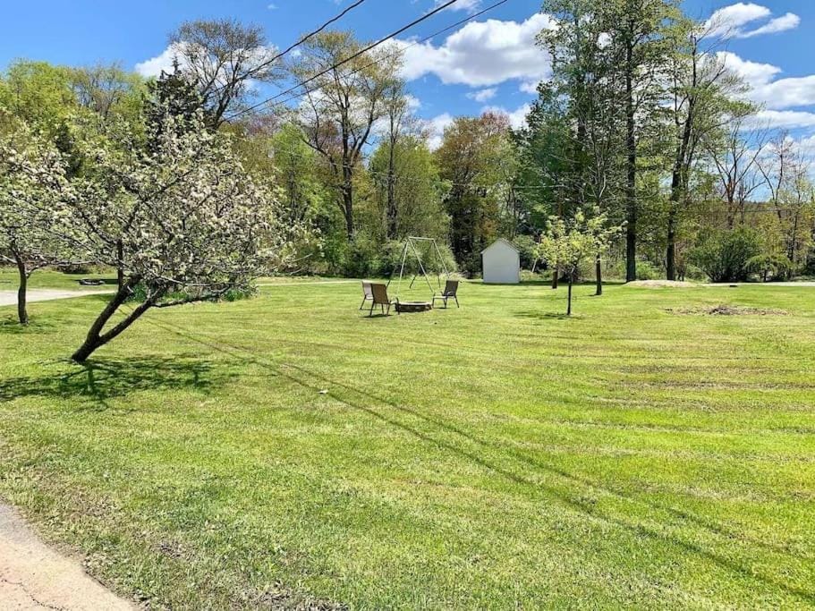 Chic Catskills Getaway Bungalow Apartment in Hurleyville