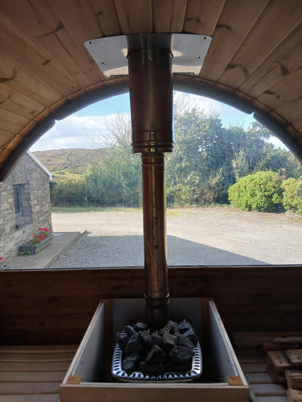 The Hideaway Tragumna a hidden gem by the sea with outdoor sauna Apartment in County Cork