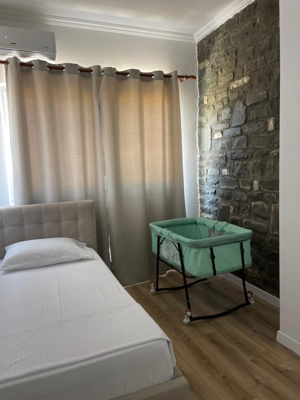 Bed, Living room