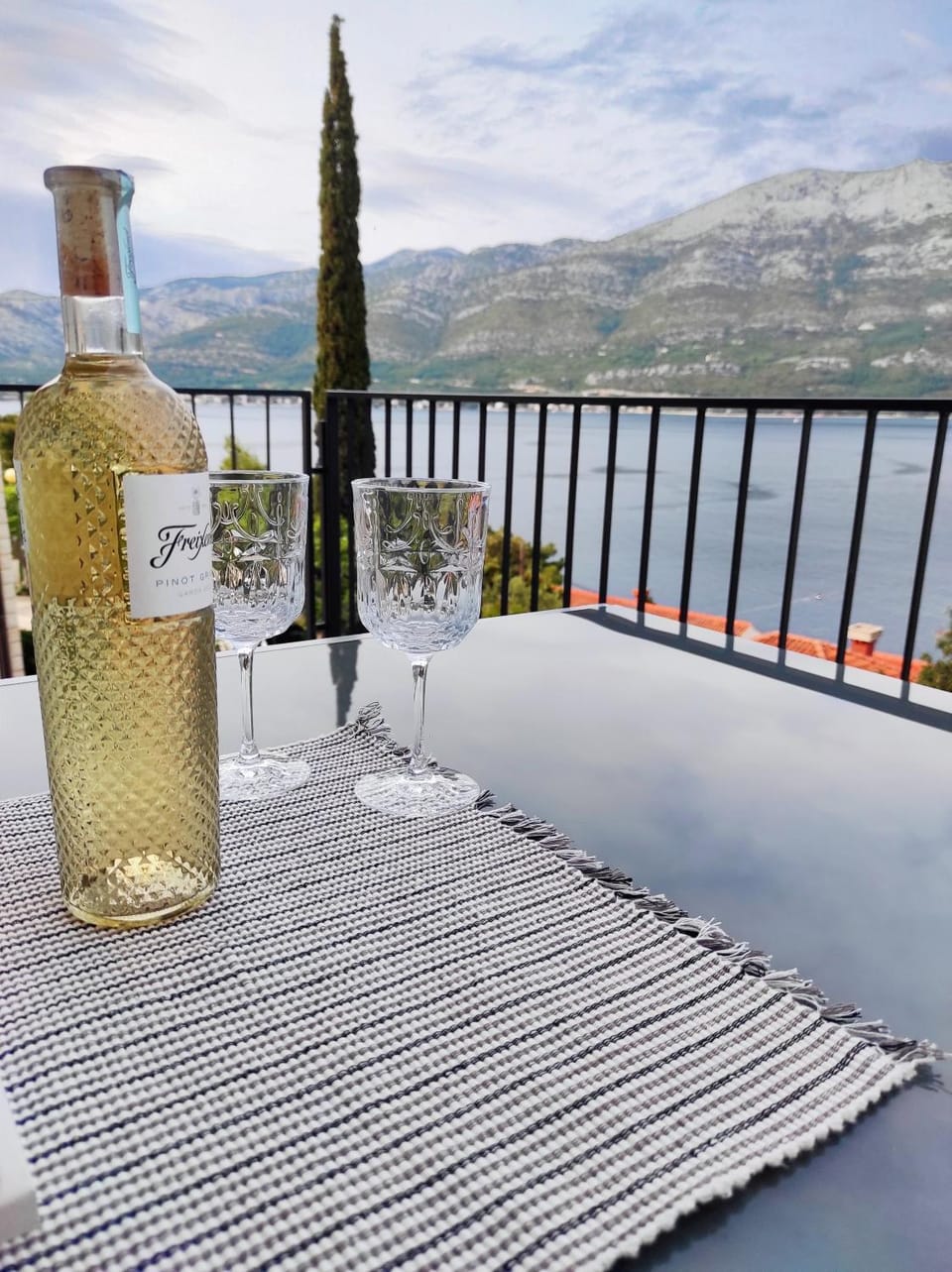 View (from property/room), Balcony/Terrace, Mountain view, Sea view