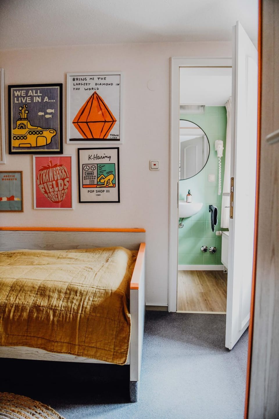 Bed, Photo of the whole room