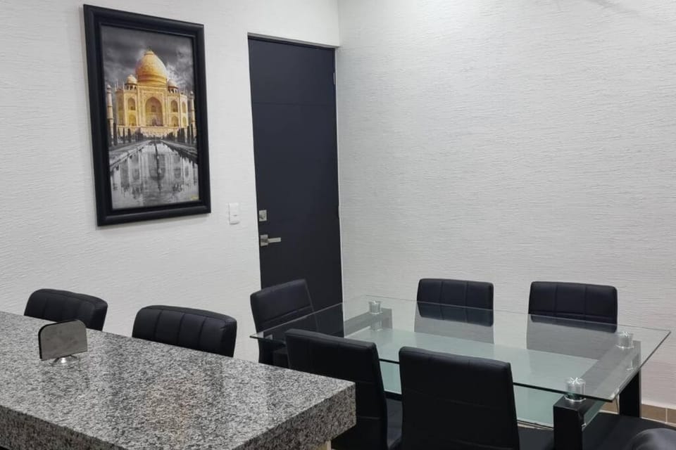 Seating area, Dining area