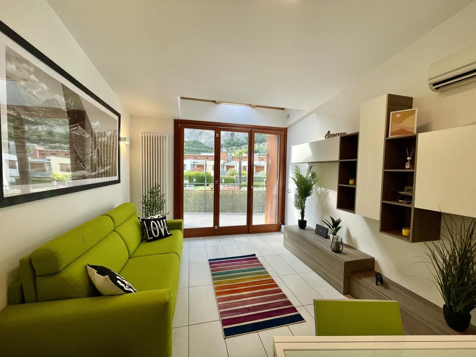 Living room, Seating area, air conditioner