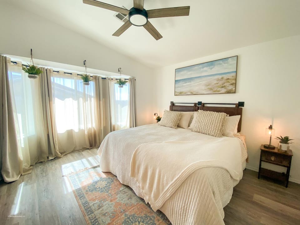 Photo of the whole room, Bedroom