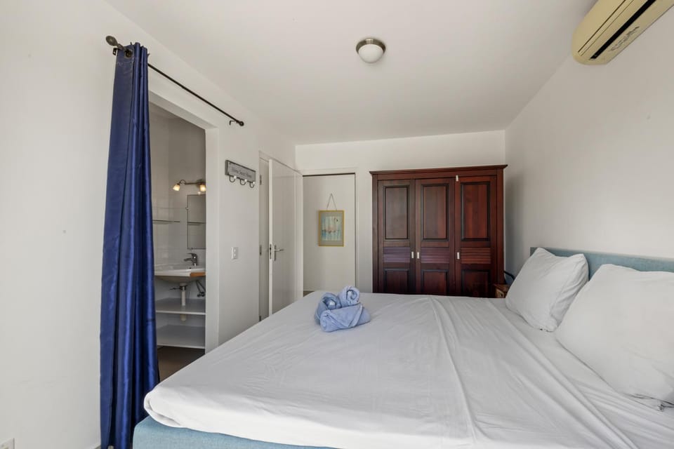 Bed, Photo of the whole room, Bedroom, towels, wardrobe
