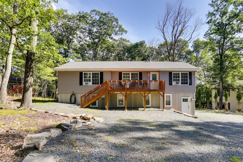 Walk to Lake Wallenpaupack: Poconos Vacation Home House in Lake Wallenpaupack