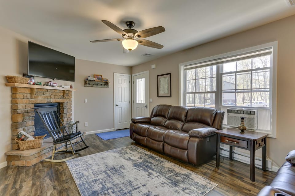Walk to Lake Wallenpaupack: Poconos Vacation Home House in Lake Wallenpaupack