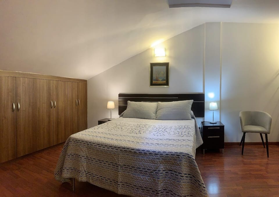 Bed, Photo of the whole room, wardrobe
