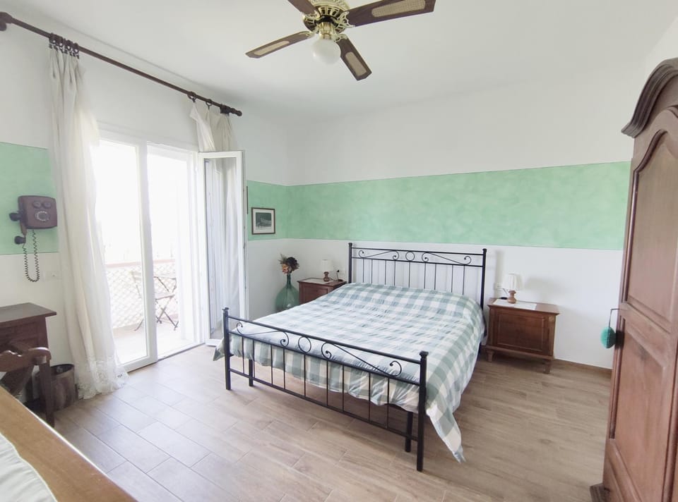 Bed, Balcony/Terrace, Photo of the whole room, Bedroom, fireplace, wardrobe