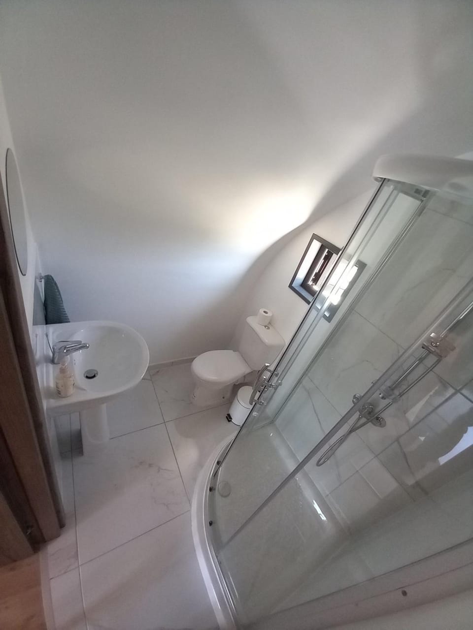 Shower, Toilet