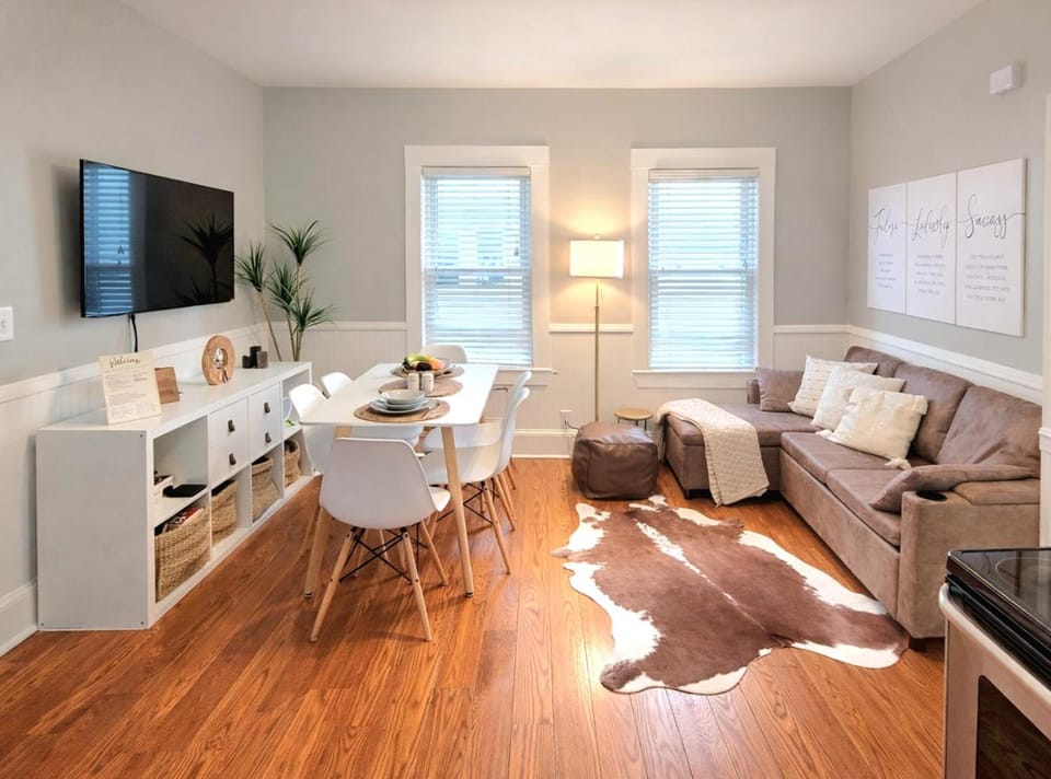 TV and multimedia, Living room, Dining area