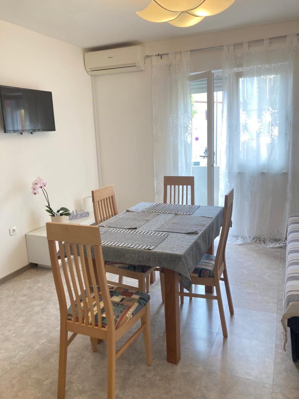 TV and multimedia, Dining area, air conditioner