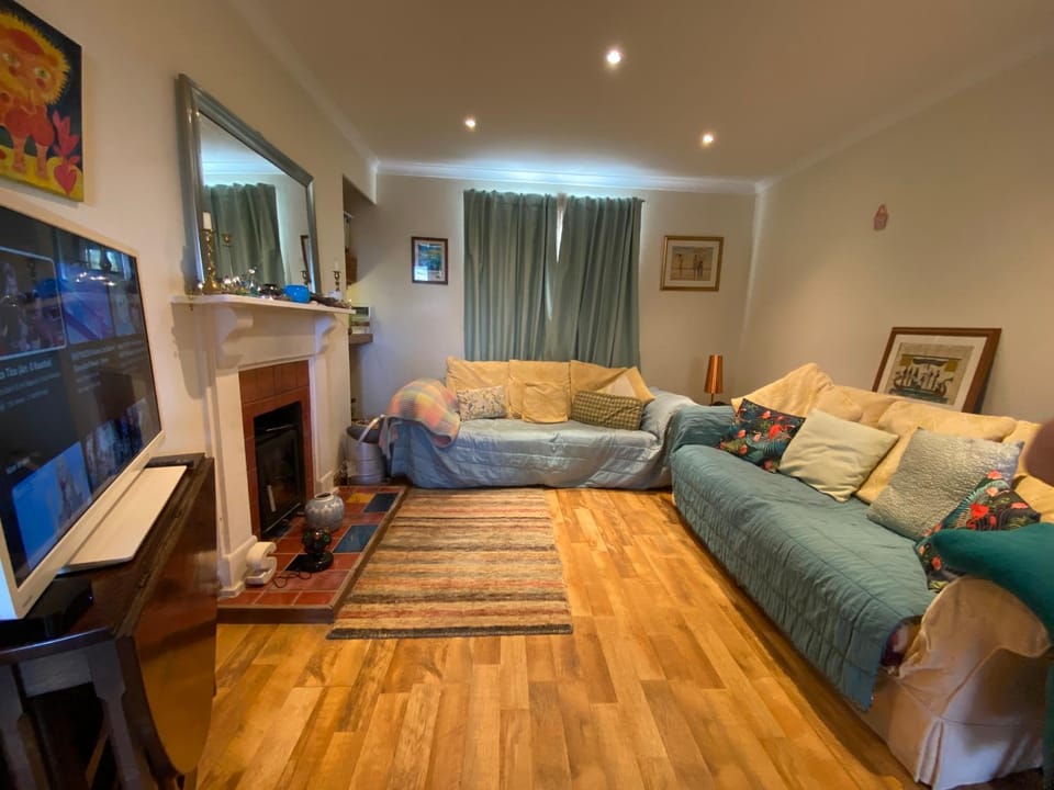 Communal lounge/ TV room, Living room, Seating area, Evening entertainment