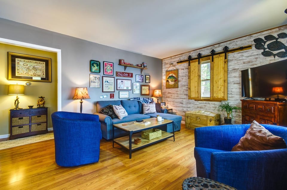 Waterfront Ozarks Home w/ Hot Tub, Bar & Dock House in Lake of the Ozarks