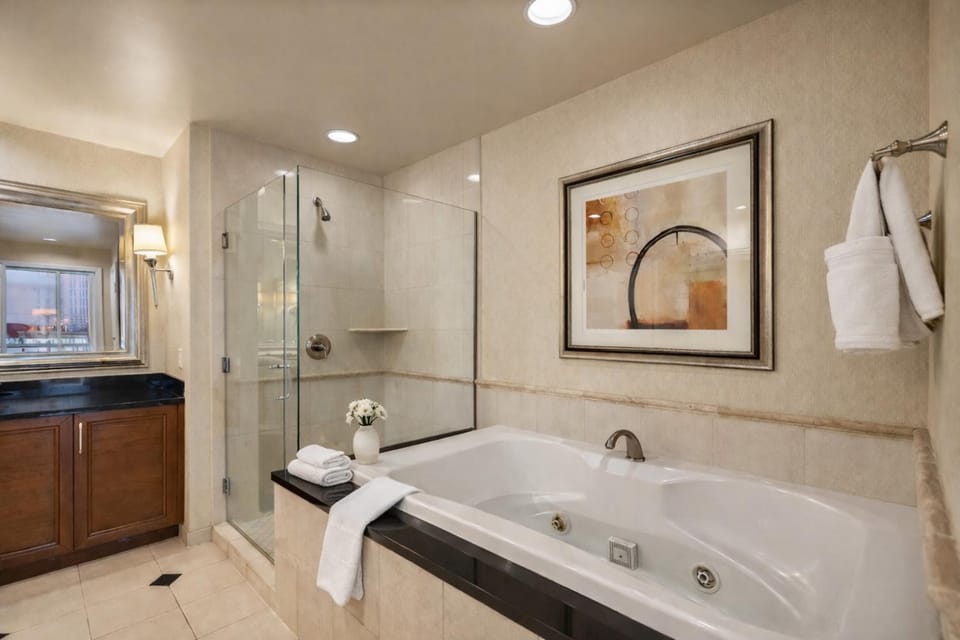 MGM Signature Tower 2 8th Floor 2-Suite Strip View Balcony No Resort Fee Apartment in Las Vegas Strip