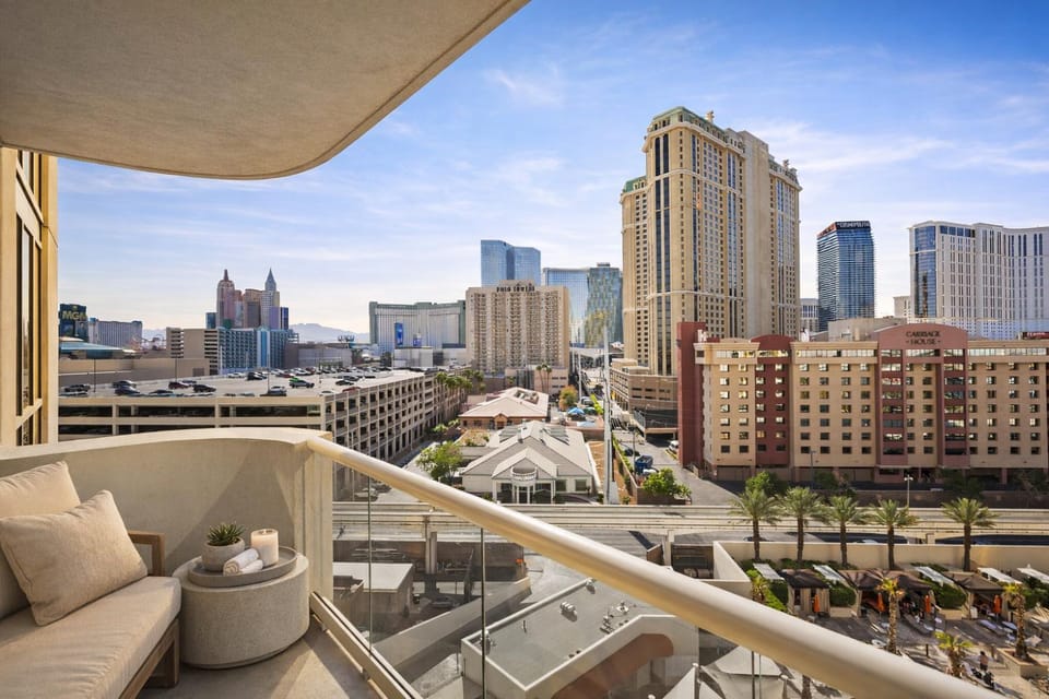 MGM Signature Tower 2 8th Floor 2-Suite Strip View Balcony No Resort Fee Apartment in Las Vegas Strip