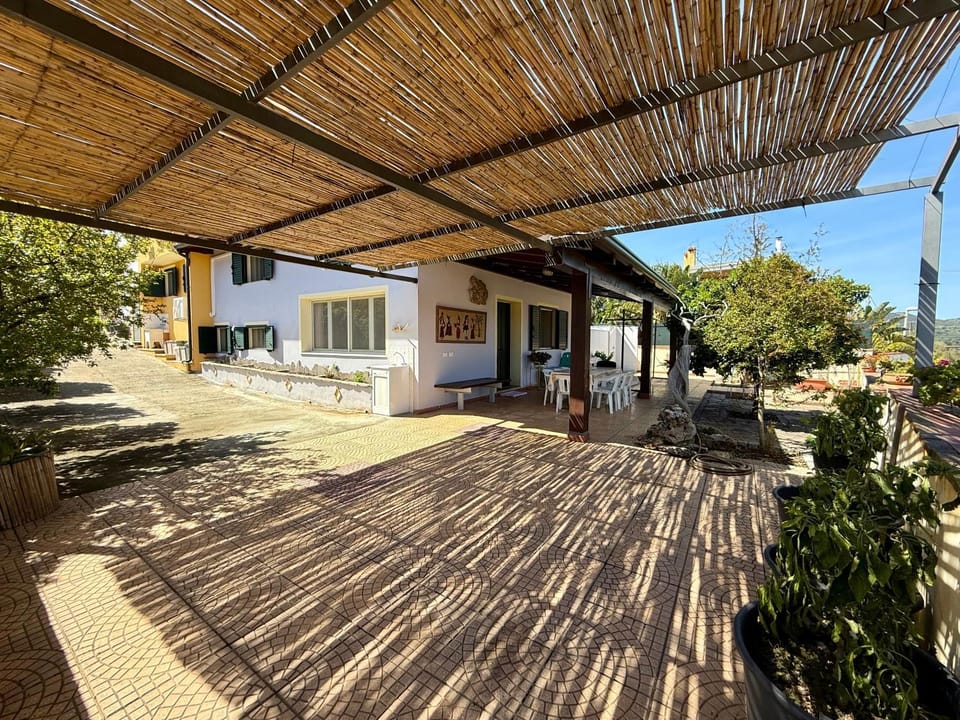 Property building, Day, Garden, Garden view