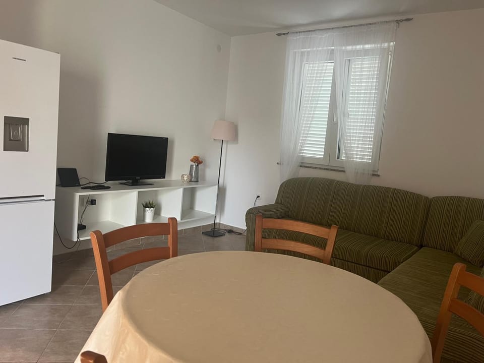 Sunny Day Mandre Apartment in Novalja