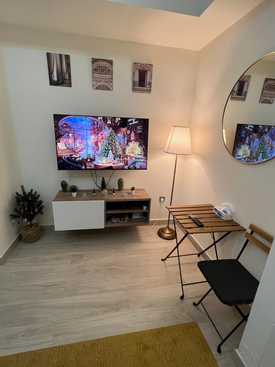 Communal lounge/ TV room
