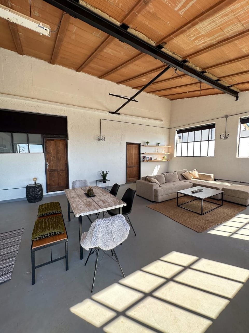 Living room, Photo of the whole room, Seating area, Dining area