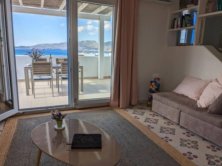 Comfortable 2-bedroom Apartment with balcony & port view Apartment in Milos