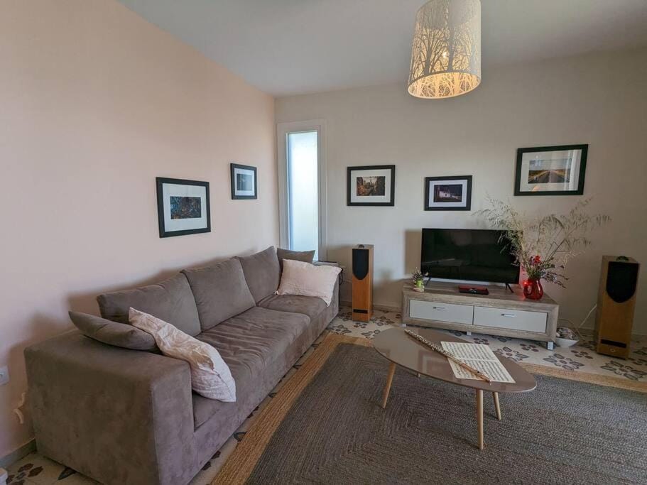 Comfortable 2-bedroom Apartment with balcony & port view Apartment in Milos