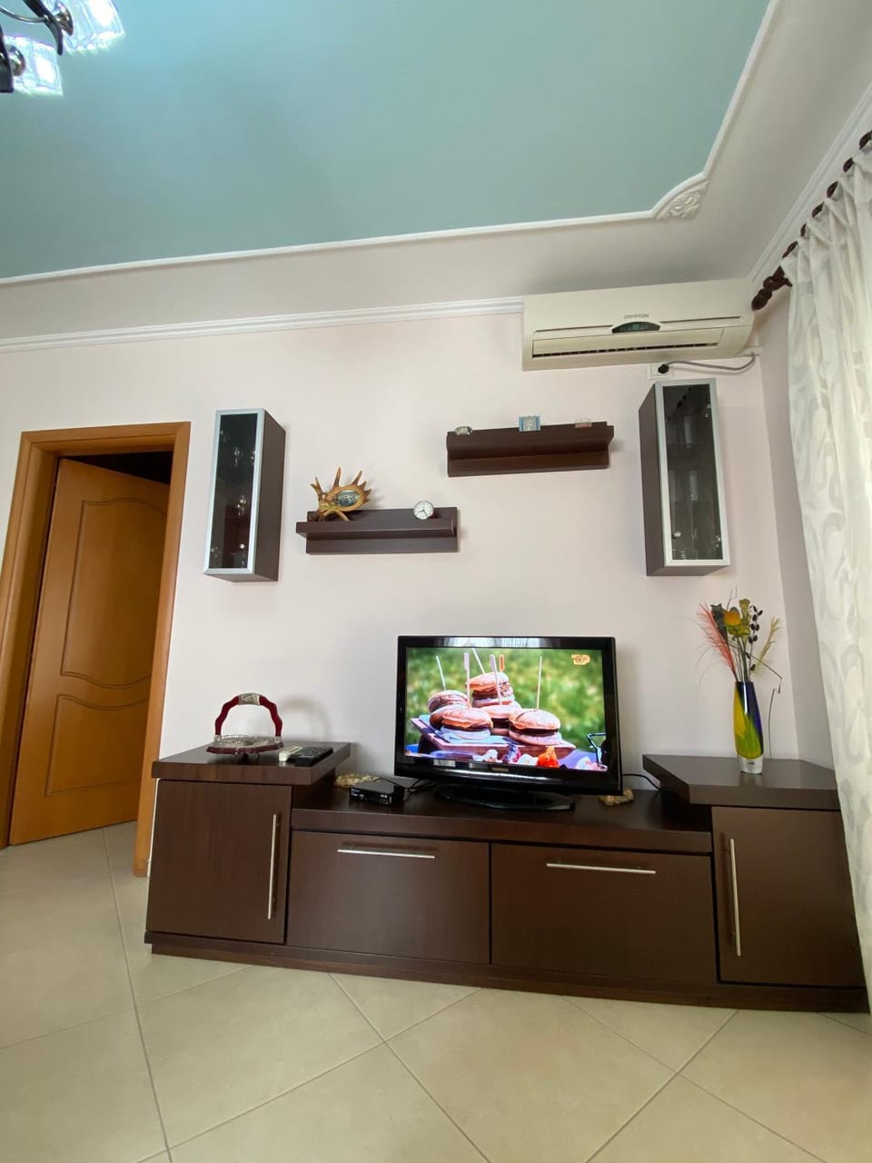 Communal lounge/ TV room, TV and multimedia, Evening entertainment, air conditioner