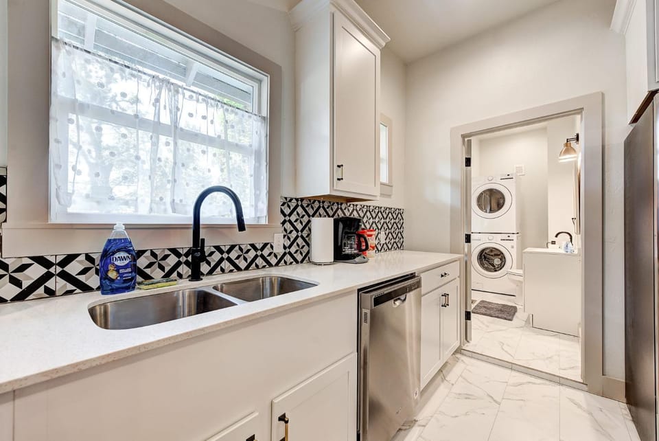 Cottage Chic- Less than 5 mins to Plaza District House in Oklahoma City