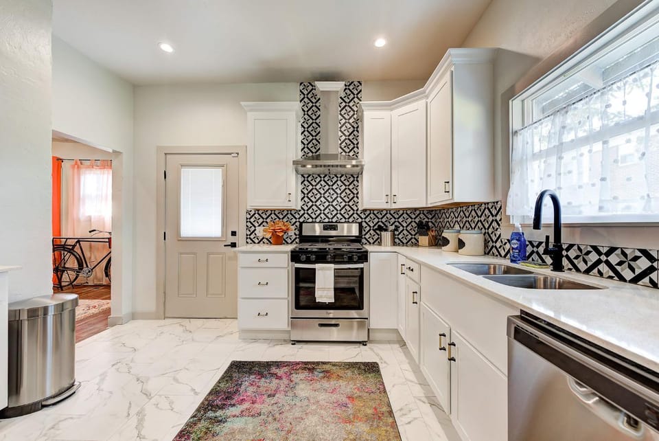 Cottage Chic- Less than 5 mins to Plaza District House in Oklahoma City