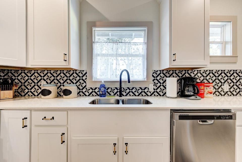 Cottage Chic- Less than 5 mins to Plaza District House in Oklahoma City