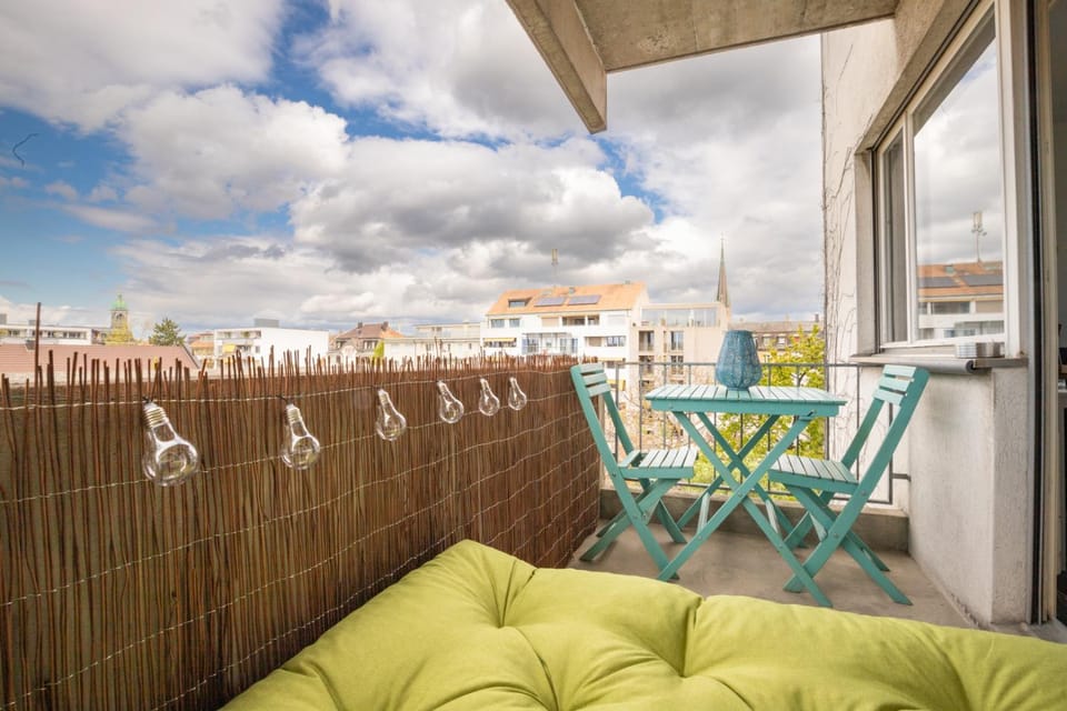 Day, View (from property/room), Balcony/Terrace, Seating area, Dining area
