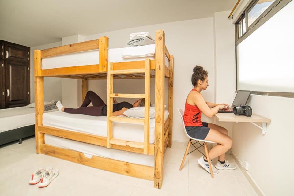 Bed, Photo of the whole room, Bedroom, Guests, group of guests, hair dresser