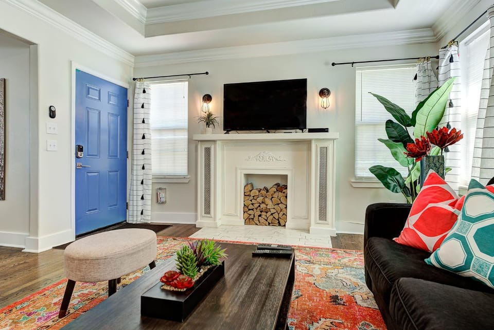 Gatewood Getaway-City card 4 local biz discounts House in Oklahoma City