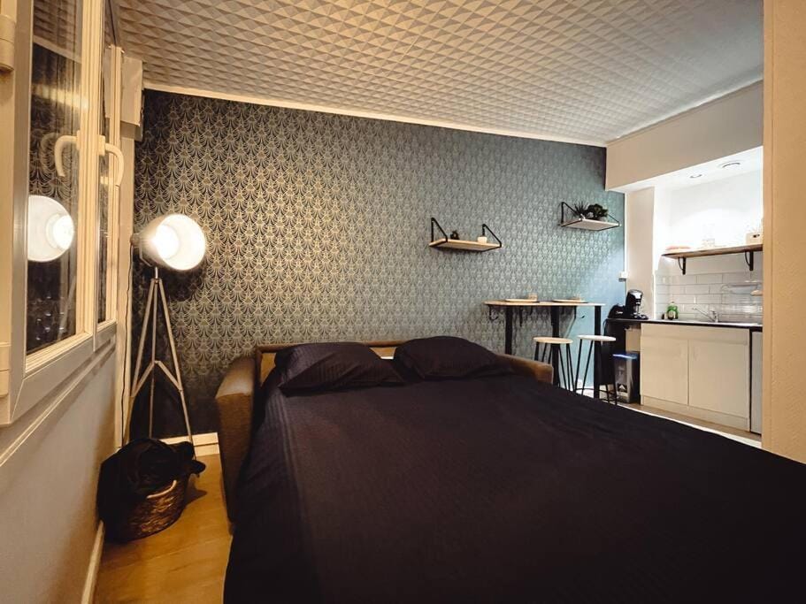 Le Studio des Halles • Hypercentre • Netflix Apartment in Centre-Val de Loire