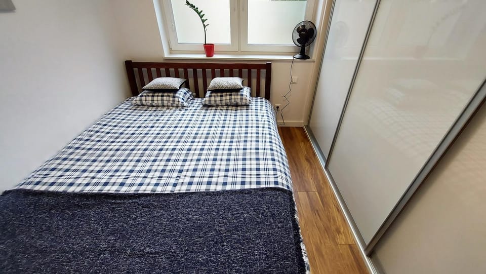 Bed, Bedroom, fireplace, wardrobe