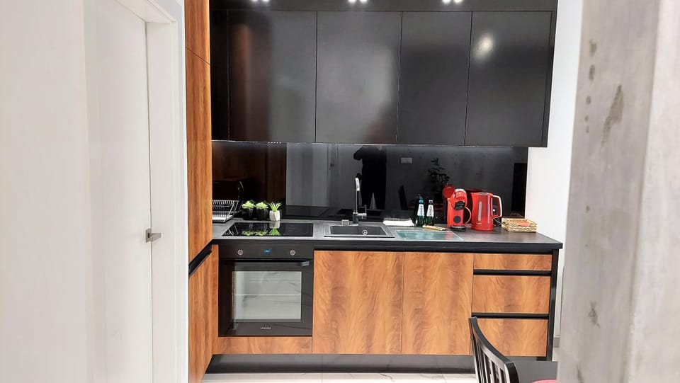 Coffee/tea facilities, Kitchen or kitchenette, stove, kitchen