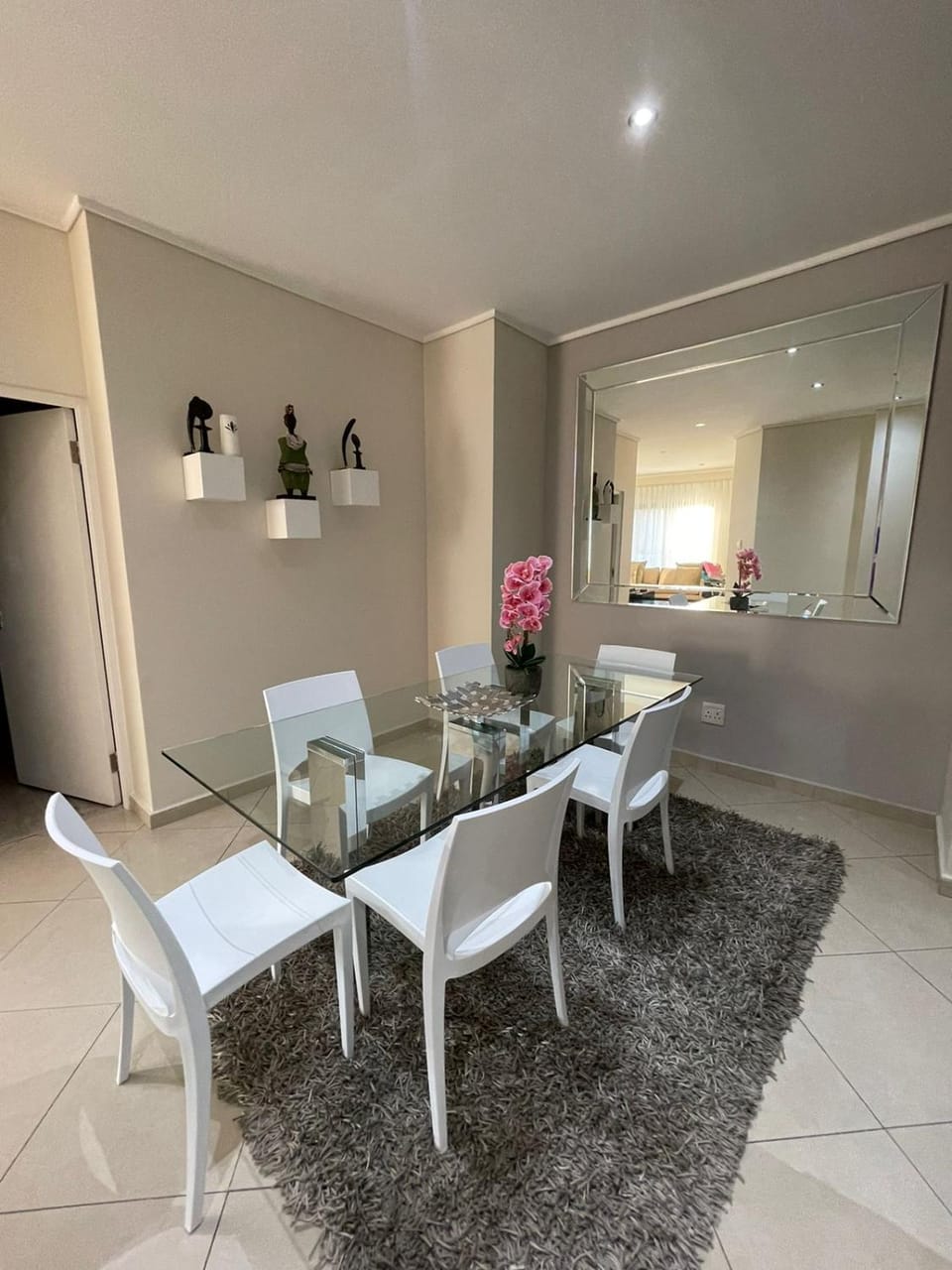 Seating area, Dining area