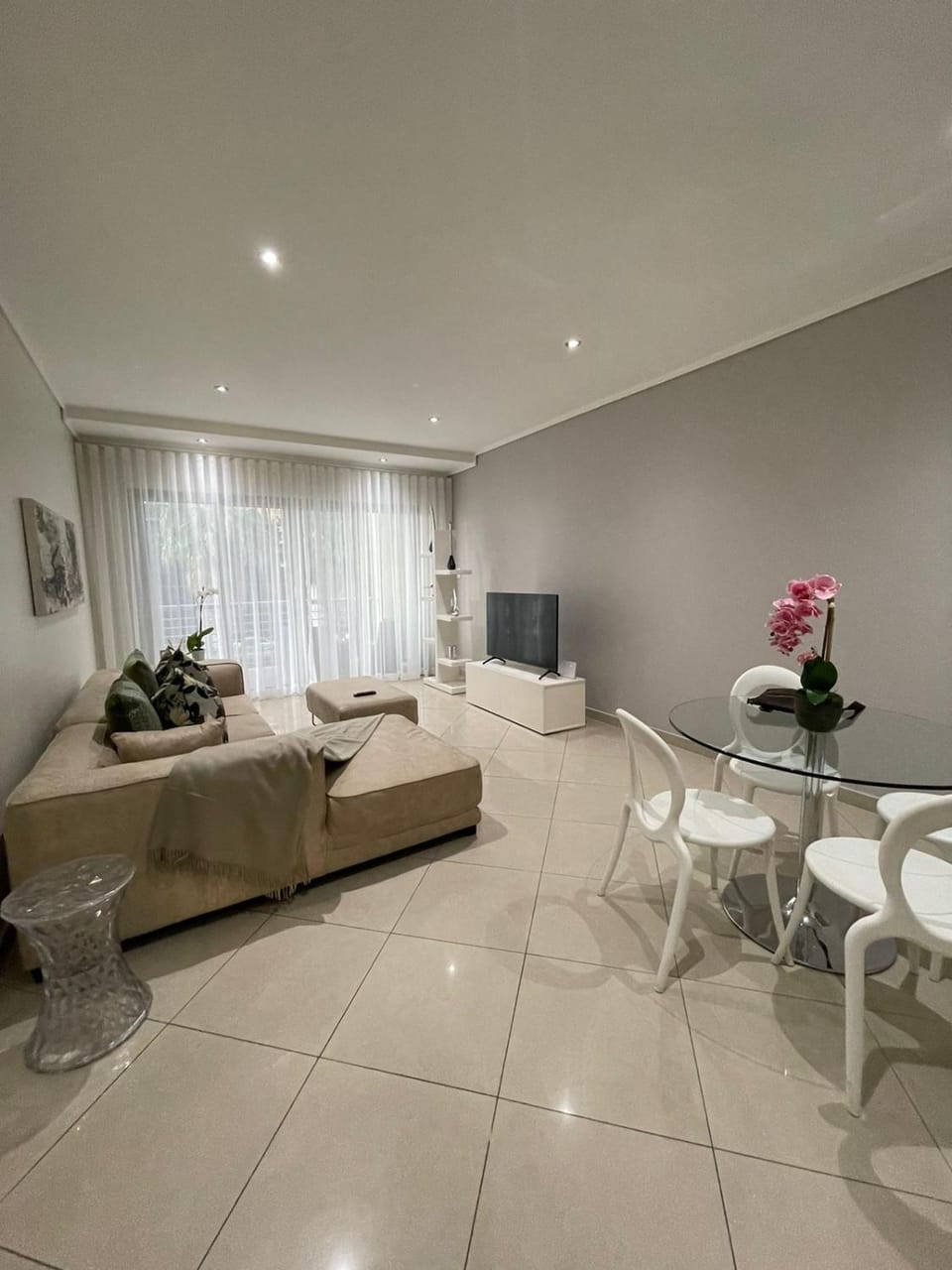 TV and multimedia, Living room, Photo of the whole room, Seating area