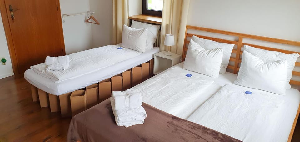 Bed, Photo of the whole room, Bedroom, towels