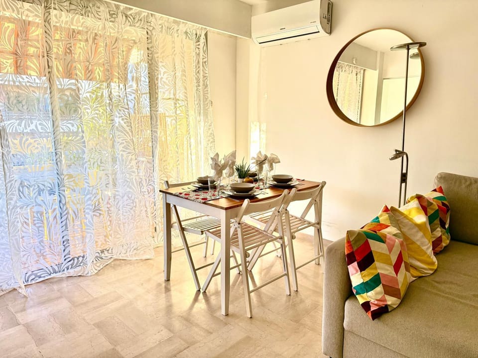 Living room, Seating area, Dining area, air conditioner