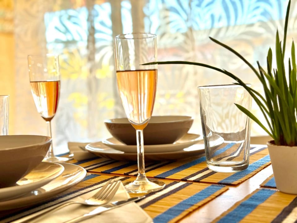Food and drinks, Dining area, Food, Drinks