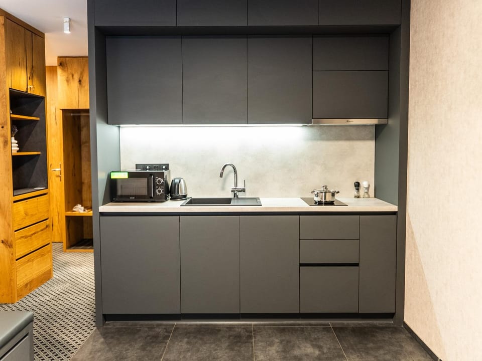 Coffee/tea facilities, Kitchen or kitchenette, stove, toaster