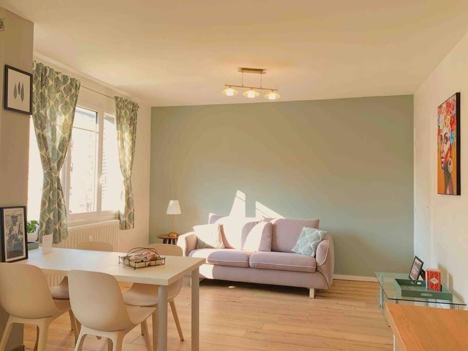 Living room, Seating area, Dining area