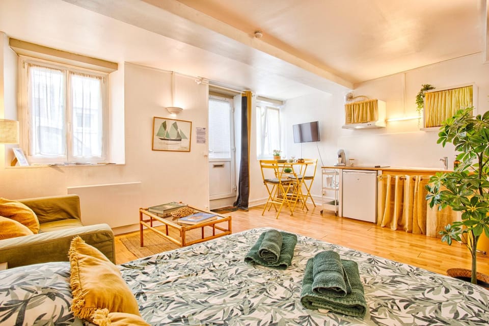 TV and multimedia, Living room, Dining area