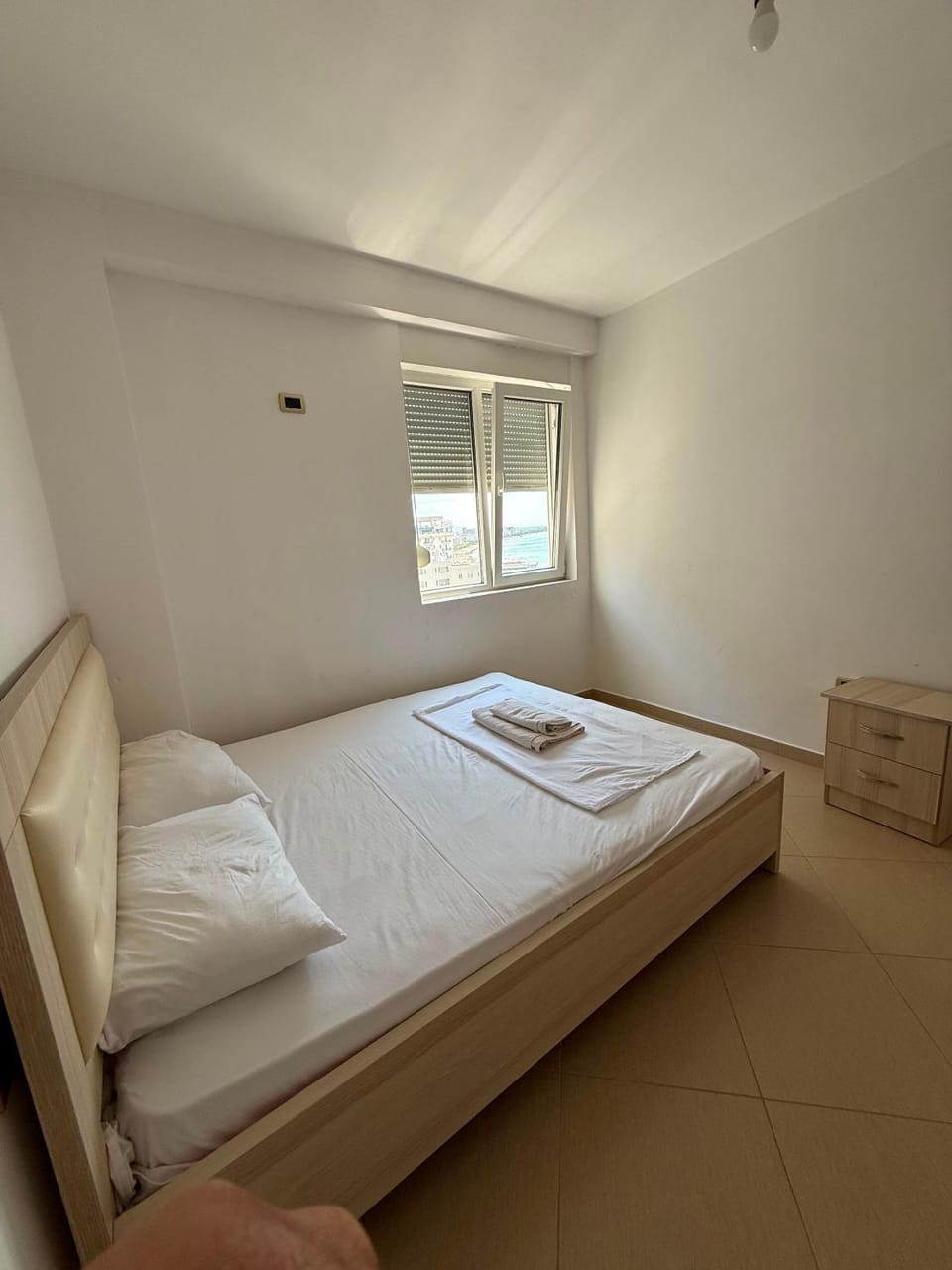 Bed, Bedroom, towels