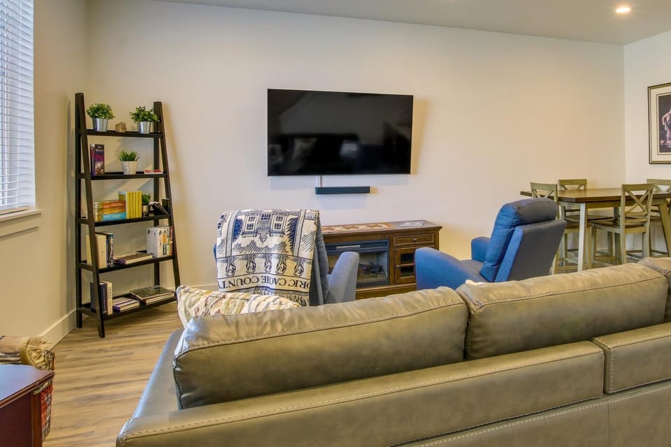 2 Mi to Zootah: Providence Townhome w/ Fireplaces House in Logan